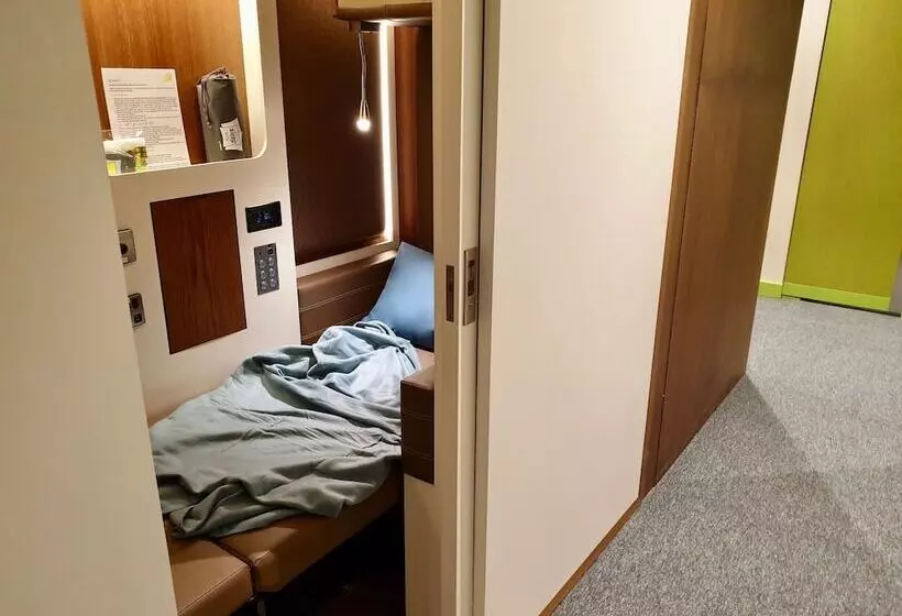 カプセルホテル Sleep N Fly Sleep Lounge, C Gates Terminal 3 - Transit Only