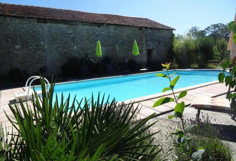 مبيت وإفطار La Fontenelle Chambres D'hôtes