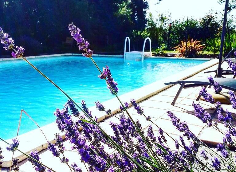 مبيت وإفطار La Fontenelle Chambres D'hôtes