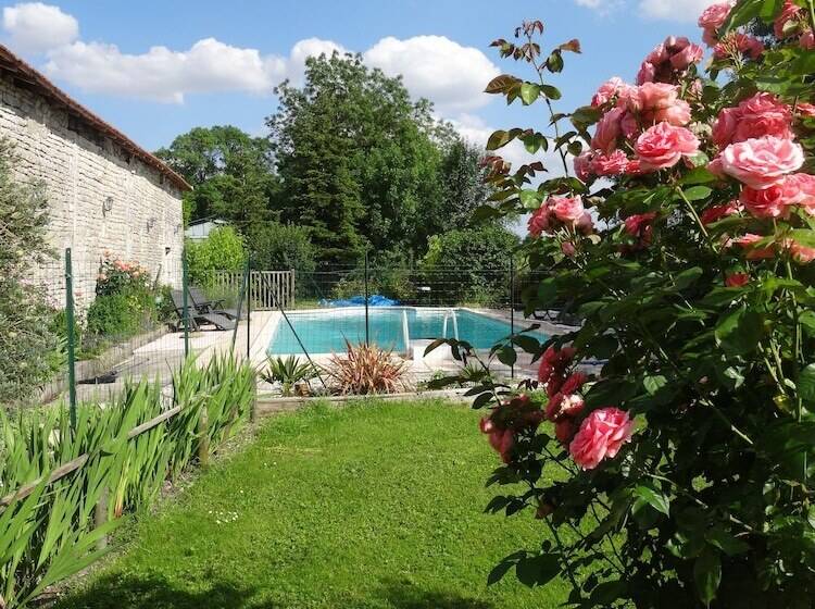 مبيت وإفطار La Fontenelle Chambres D'hôtes