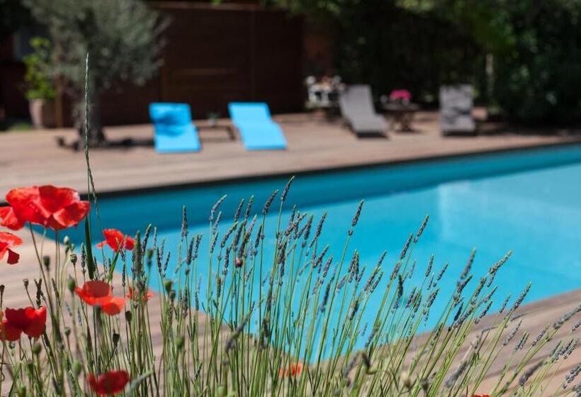 تختخواب و صبحانه Le Mas De Bertagne