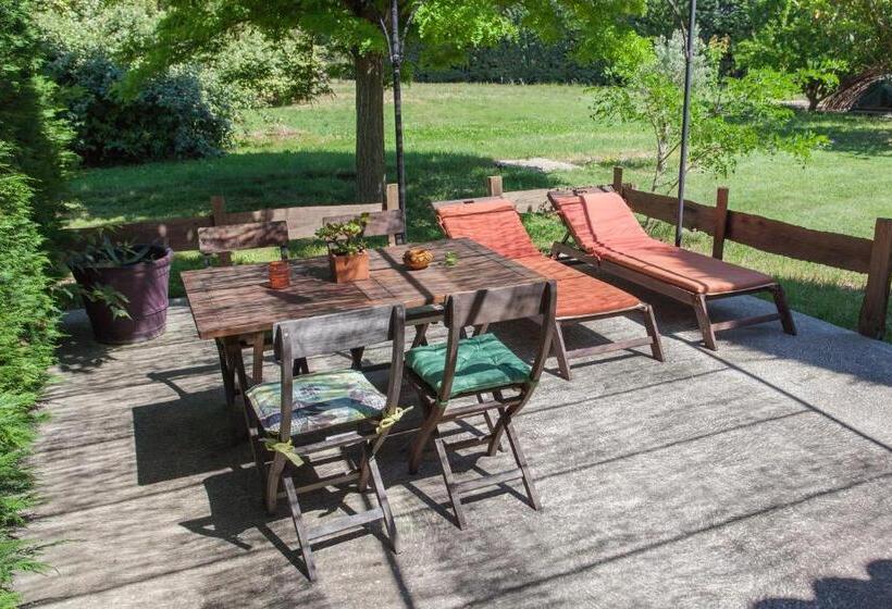 تختخواب و صبحانه Le Mas De Bertagne