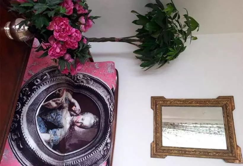 تختخواب و صبحانه Les Francières