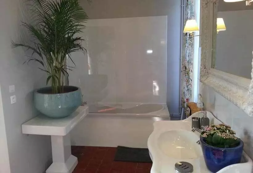 تختخواب و صبحانه Les Francières