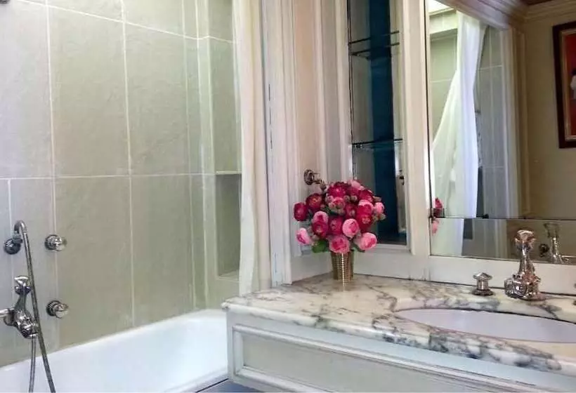 تختخواب و صبحانه Les Francières