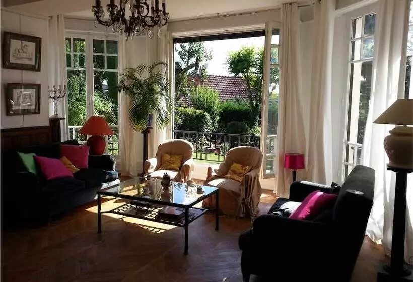 تختخواب و صبحانه Les Francières