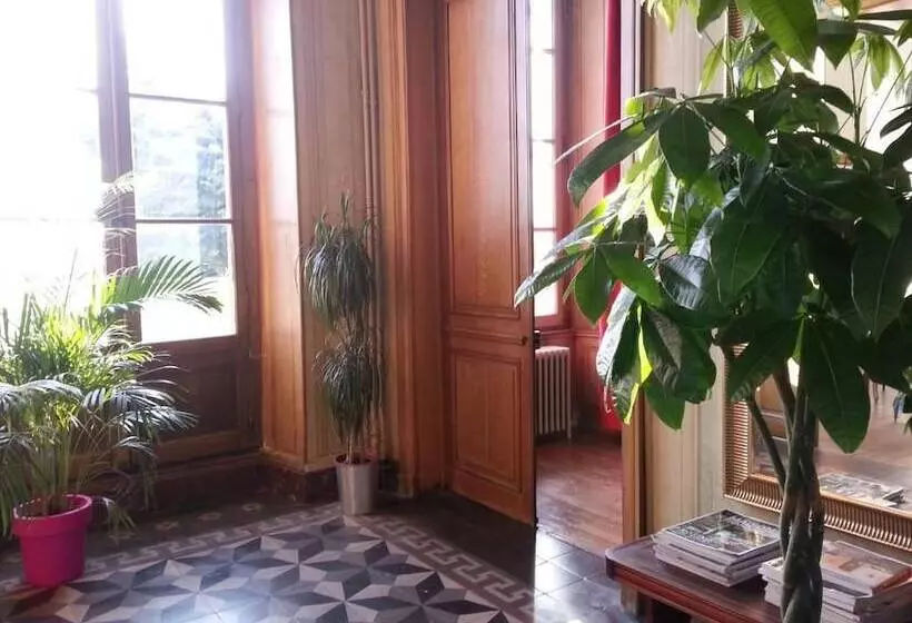 تختخواب و صبحانه Les Francières