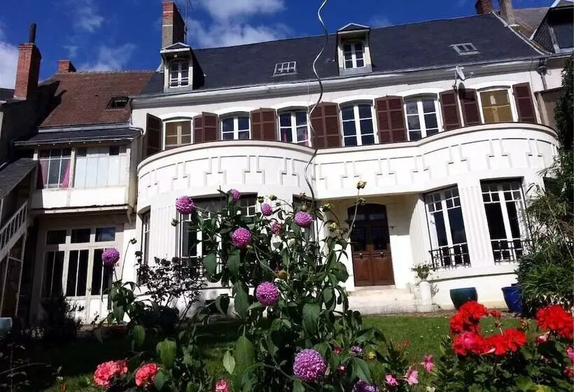 تختخواب و صبحانه Les Francières