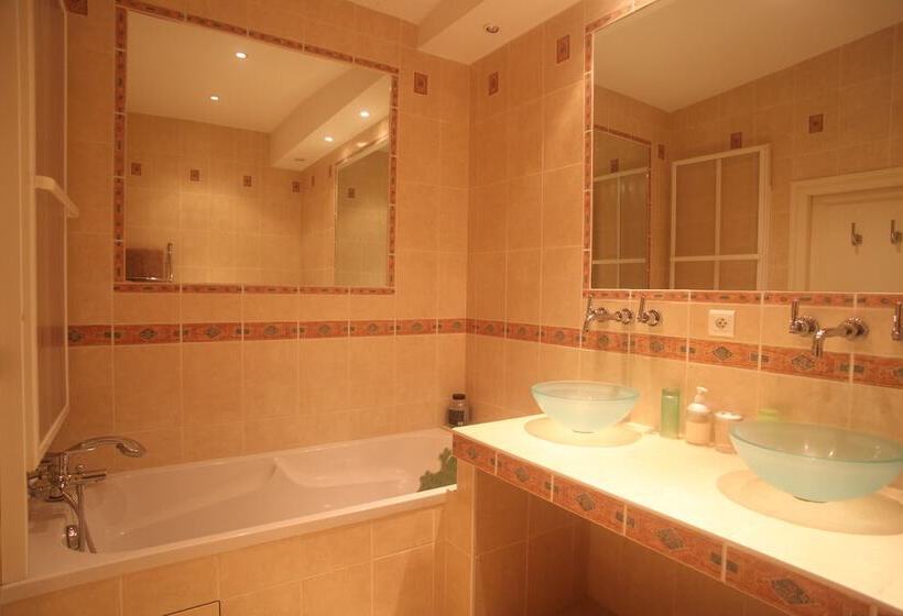 مبيت وإفطار Logis De La Clef De Bois