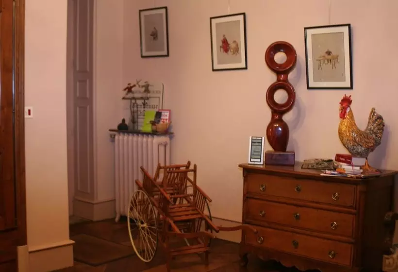 تختخواب و صبحانه Logis De La Clef De Bois