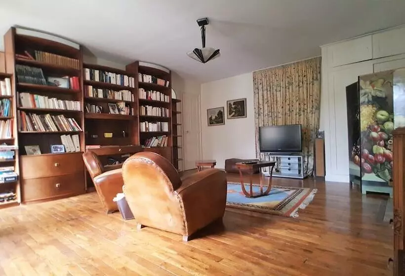 تختخواب و صبحانه Logis De La Clef De Bois