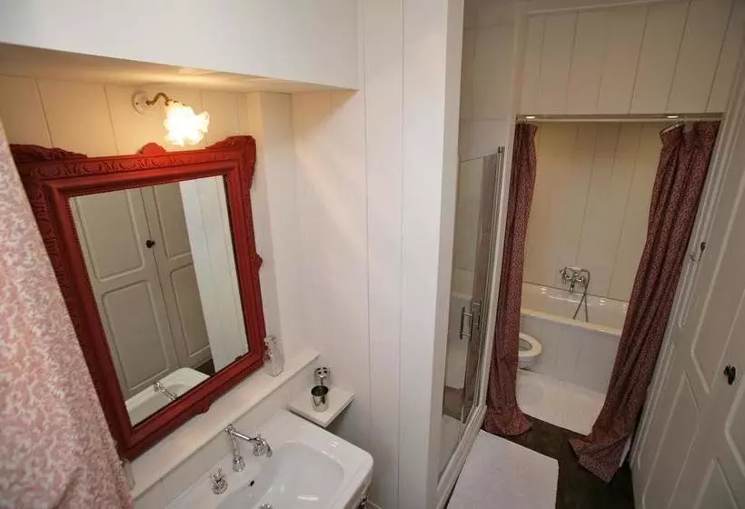 تختخواب و صبحانه Manoir Du Mesnil De Bas