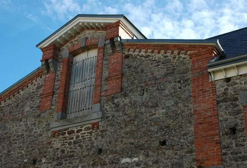 تختخواب و صبحانه Manoir Du Mesnil De Bas