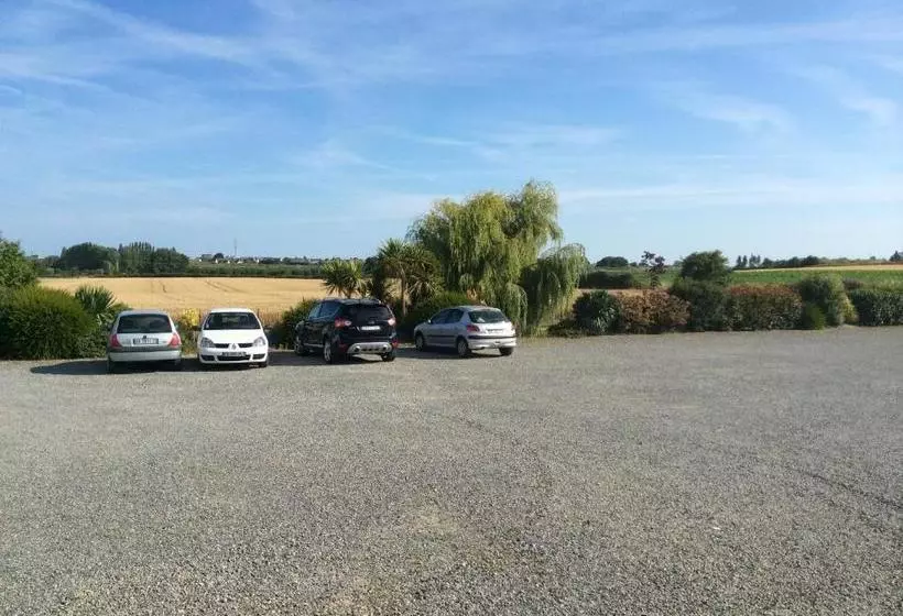 هتل Domaine De La Barbinais