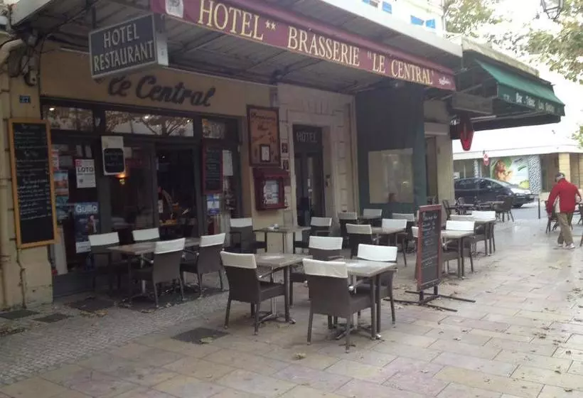 ホテル Hôtel Restaurant Le Central