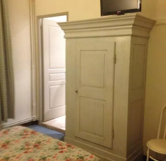 ホテル Hôtel Restaurant Le Central