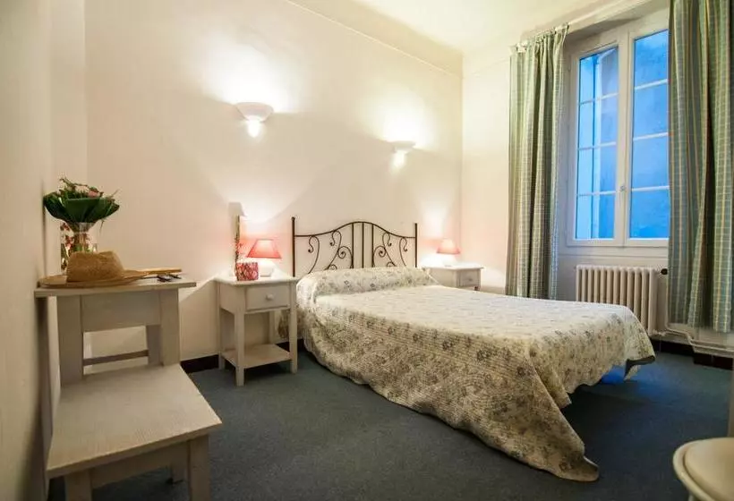 ホテル Hôtel Restaurant Le Central