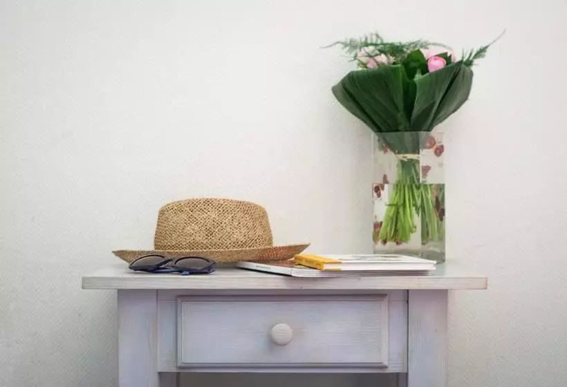 ホテル Hôtel Restaurant Le Central