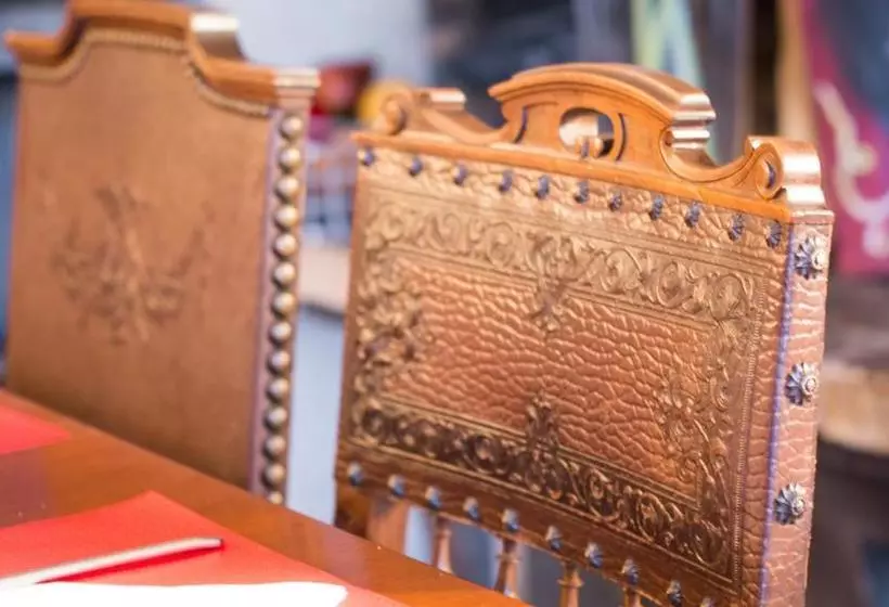 ホテル Hôtel Restaurant Le Central