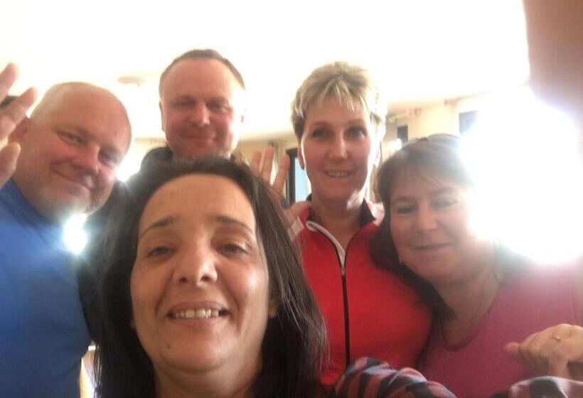 هتل Hôtel Restaurant Le Delta