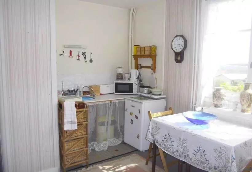 Lenard Charles Bed & Breakfast