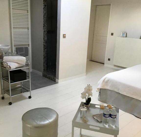 تختخواب و صبحانه Aux Anges Gardiens