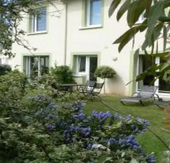 تختخواب و صبحانه Chambres D'hotes La Raspeliere