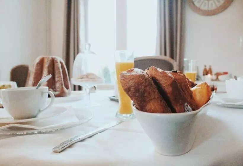 تختخواب و صبحانه La Maison De Marc