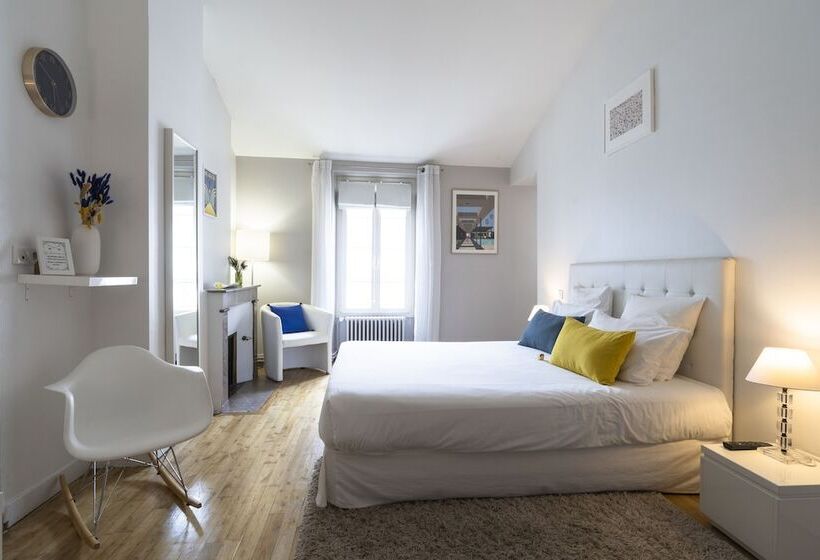 تختخواب و صبحانه La Maison De Marc