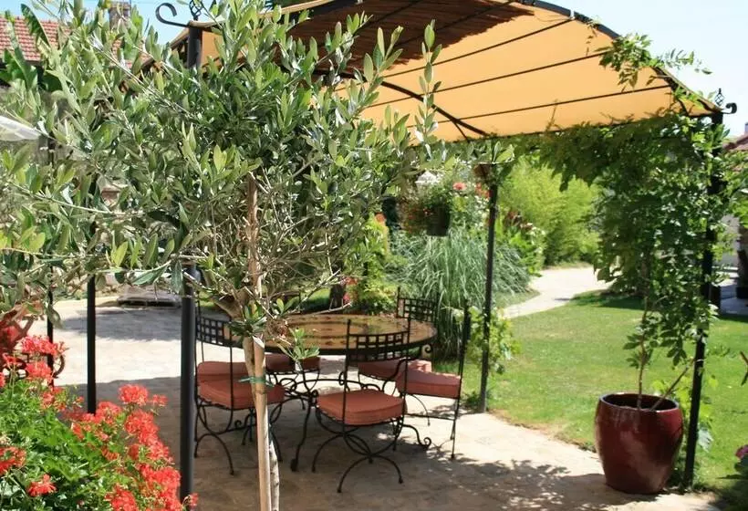 Aamiaismajoitus (B&B) Chambres D Hôtes Le Petit Nailly