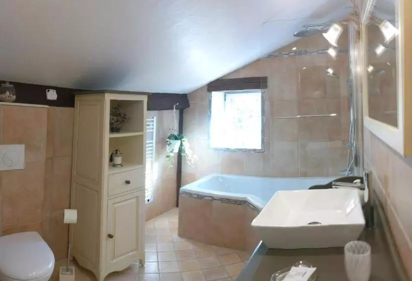 تختخواب و صبحانه Le Relais De La Tour