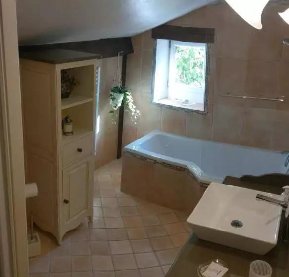 تختخواب و صبحانه Le Relais De La Tour