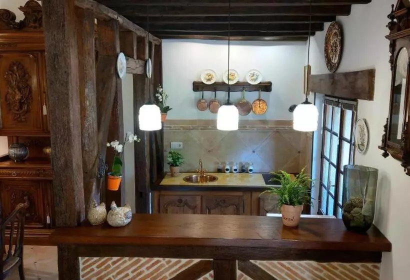 تختخواب و صبحانه Le Relais De La Tour