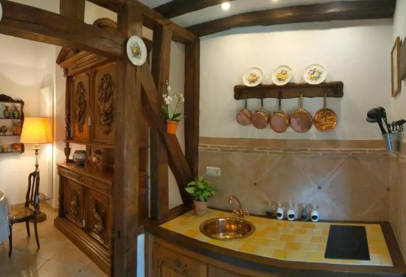 تختخواب و صبحانه Le Relais De La Tour
