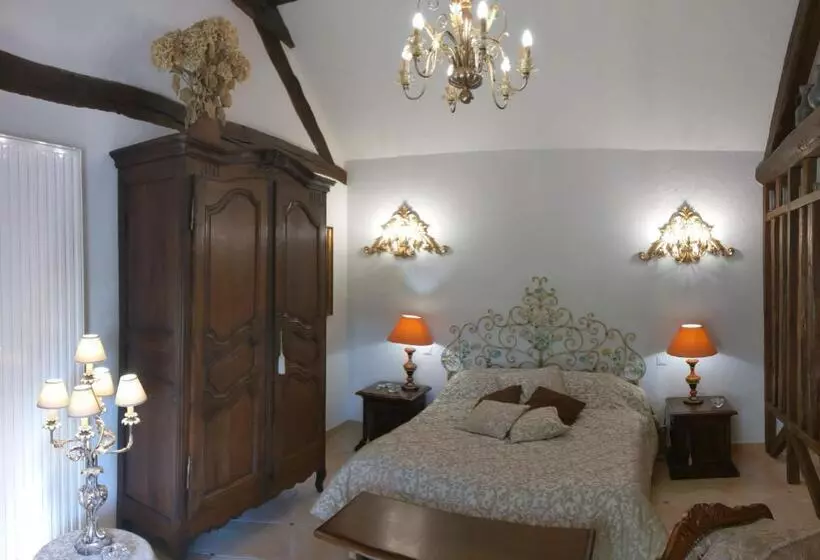 تختخواب و صبحانه Le Relais De La Tour