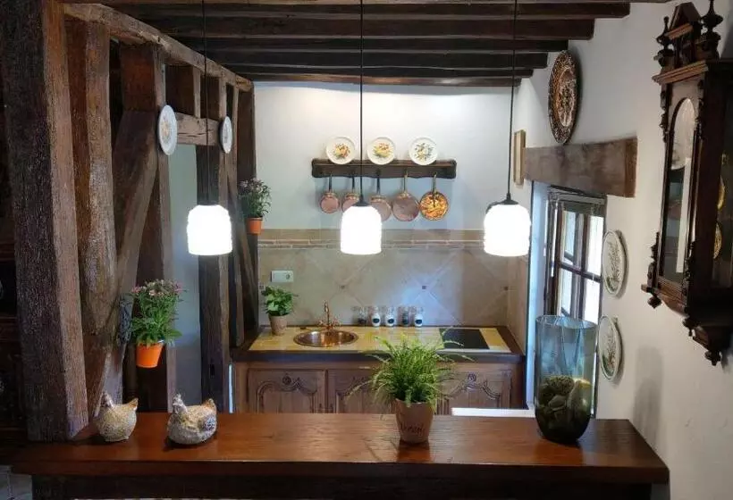 تختخواب و صبحانه Le Relais De La Tour