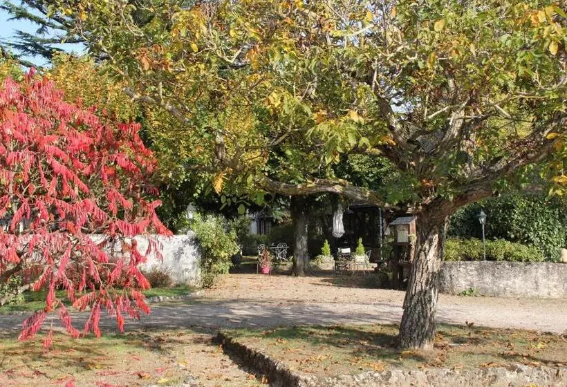 تختخواب و صبحانه Le Relais De La Tour