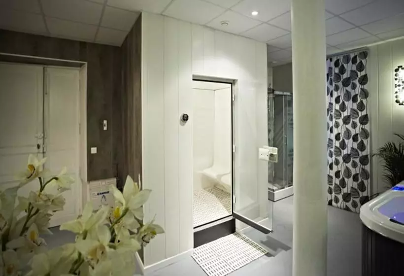 ベッドアンドブレックファースト Maison D Hôtes Les Jardins De Mazamet