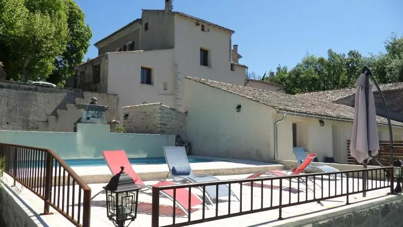 Aamiaismajoitus (B&B) Les ânes De Forcalquier