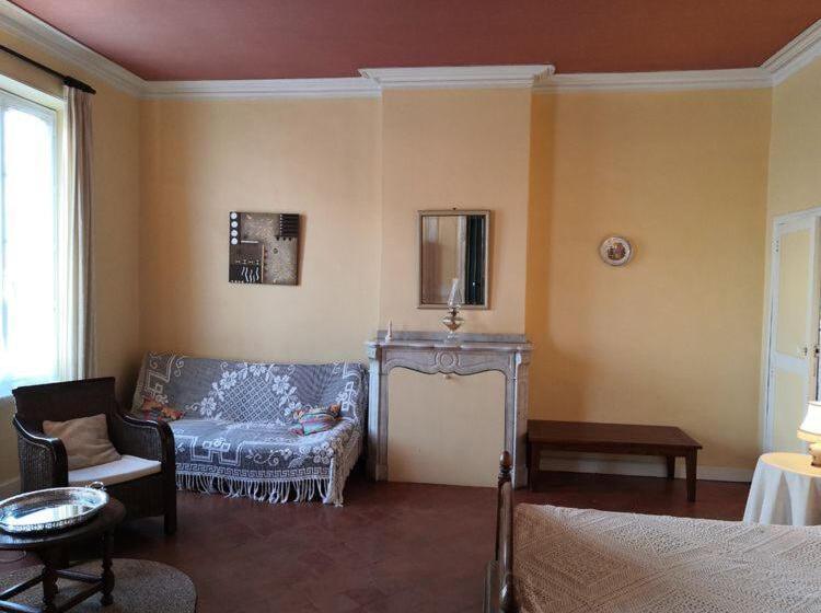 مبيت وإفطار Les Volets Bleus