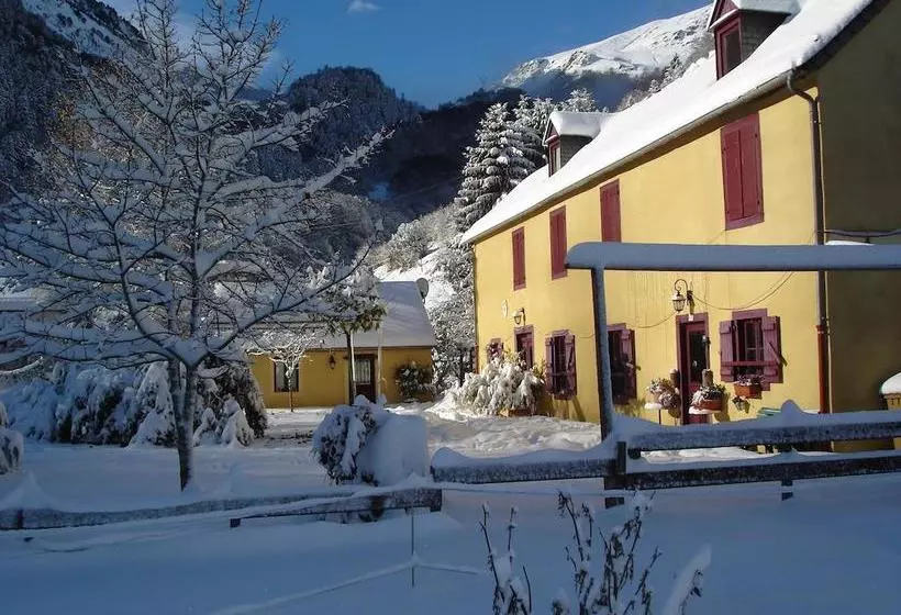 ホテル Gite Auberge Les Cascades