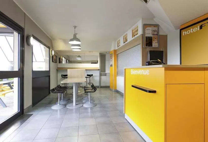 Hotelli First Eco Savigny Villemoisson Centre Commercial Carrefour