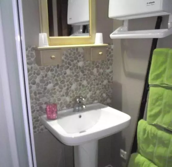ベッドアンドブレックファースト Chambre D'hôte Au Grenier D'abondance