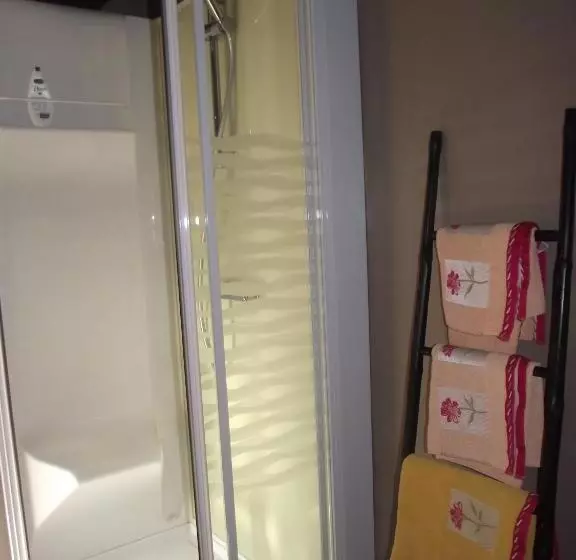 ベッドアンドブレックファースト Chambre D'hôte Au Grenier D'abondance