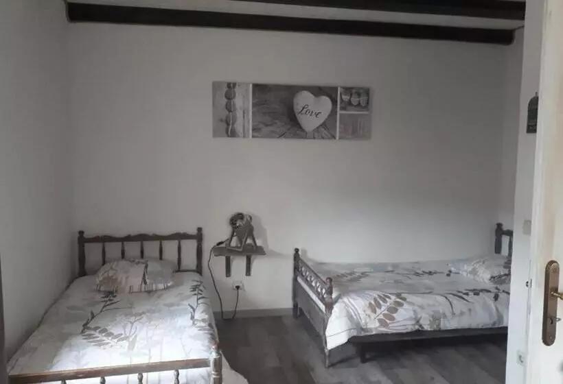 ベッドアンドブレックファースト Chambre D'hôte Au Grenier D'abondance