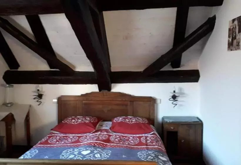 ベッドアンドブレックファースト Chambre D'hôte Au Grenier D'abondance