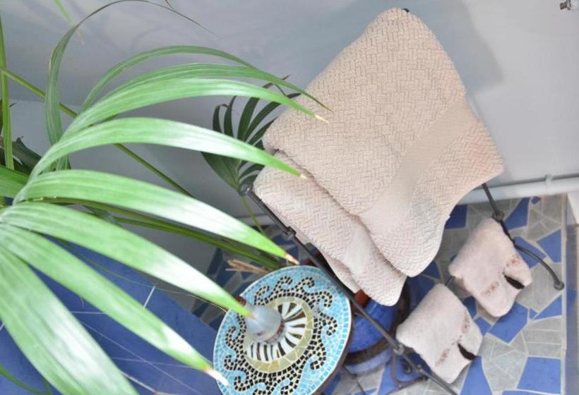 ベッドアンドブレックファースト Chambres D Hôtes & Spa Le Chat Chez Qui J Habite