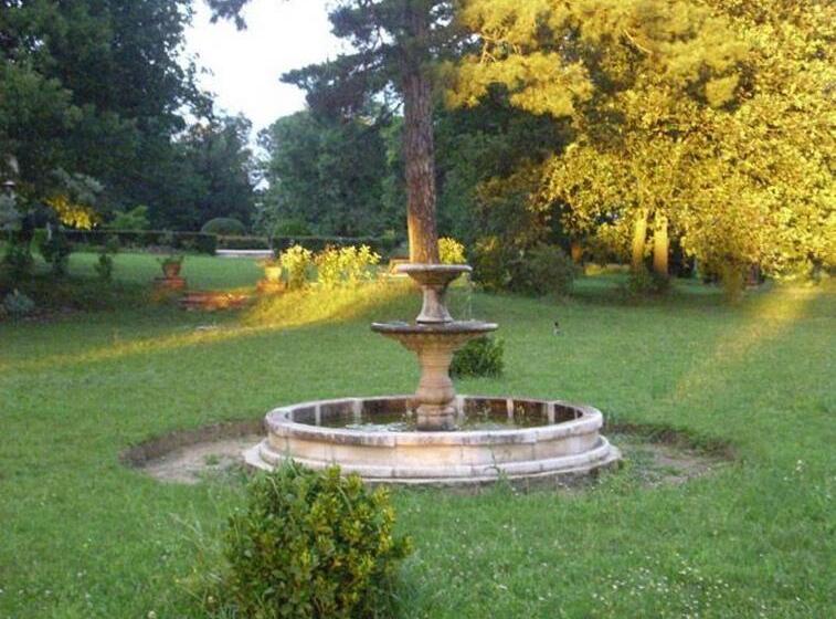 ベッドアンドブレックファースト Chateau De Thegra