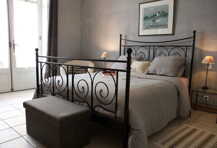 민박 Château La Sabine