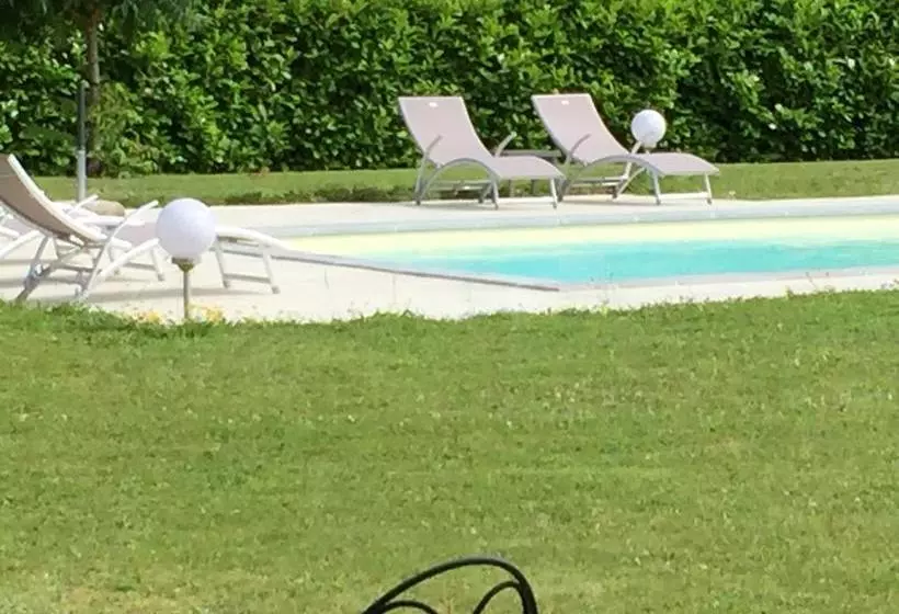 تختخواب و صبحانه Le Clos Des 4 Saisons